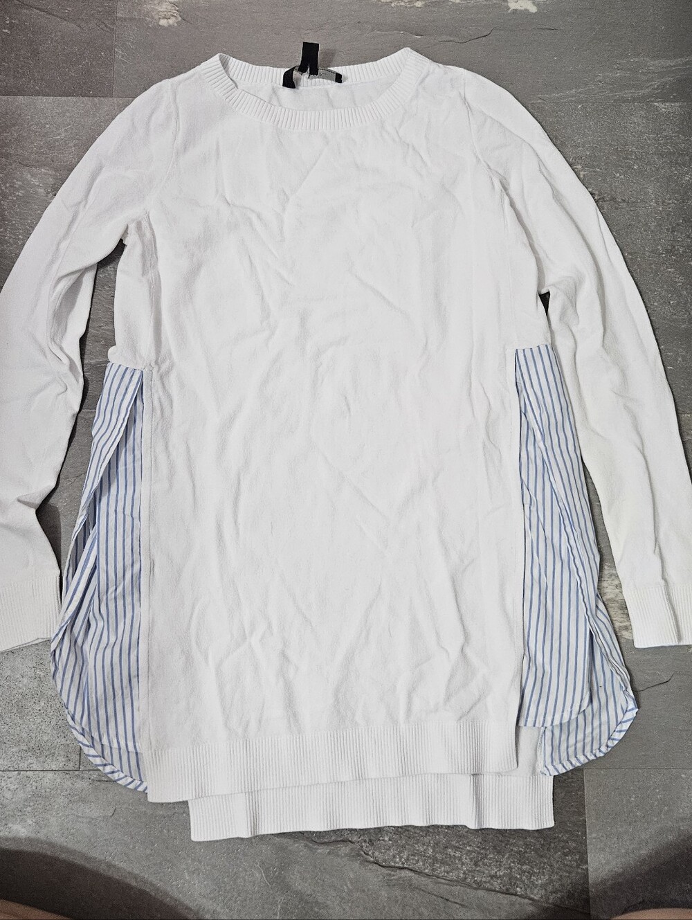Weekend Max Mara Long Sleeve Top. Long Sides Opening (Slits). White, Blue. XS.